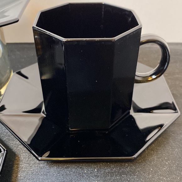 Set of 4 Octome Black Glass Cup and Saucer - Picture 3 of 9